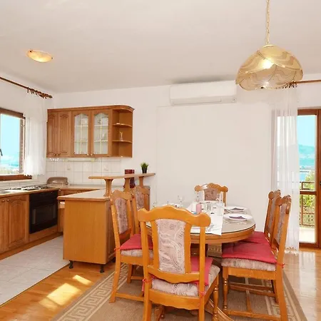 Arbanija 5228e Appartement